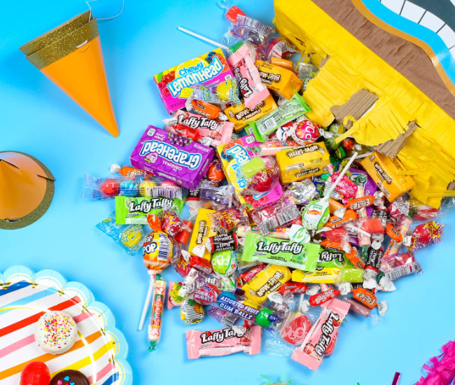 Big Bulk Candy - 8 Pounds - Halloween Individually Wrapped Candies - Trick Or Treat Candies - Piñata Filler Stuffers - Assorted Variety Candy for Offices, Schools, Candy Party Favors, Claw Machines, Carnivals