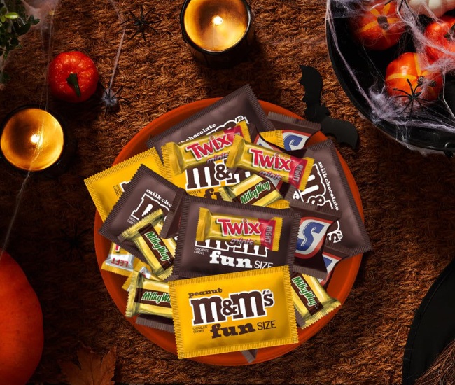 M&M'S Milk Chocolate, M&M'S Peanut, SNICKERS, TWIX & MILKY WAY Milk Chocolate Fun Size and Minis Individually Wrapped Trick or Treat Halloween Candy Variety Pack, 120 Ct Bulk Bag