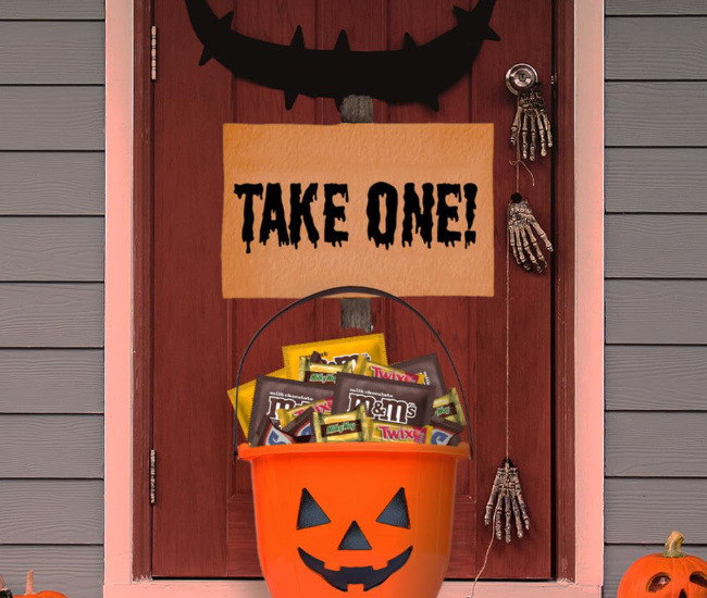 M&M'S Milk Chocolate, M&M'S Peanut, SNICKERS, TWIX & MILKY WAY Milk Chocolate Fun Size and Minis Individually Wrapped Trick or Treat Halloween Candy Variety Pack, 120 Ct Bulk Bag