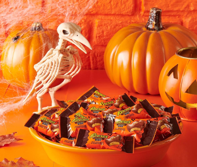 REESE'S Milk Chocolate Peanut Butter Snack Size Bats Candy, Halloween, 10.2 oz Bag