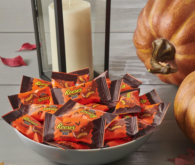 REESE'S Milk Chocolate Peanut Butter Snack Size Bats Candy, Halloween, 10.2 oz Bag