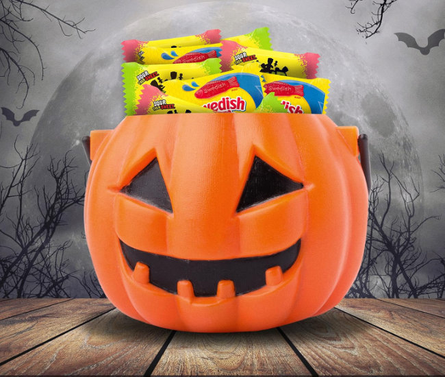 SOUR PATCH KIDS & SWEDISH FISH Mini Halloween Candy Variety Pack, 100 Trick or Treat Bags